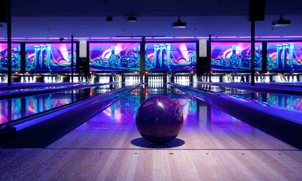 How to Go on a Bowling Date | WeLoveDates
