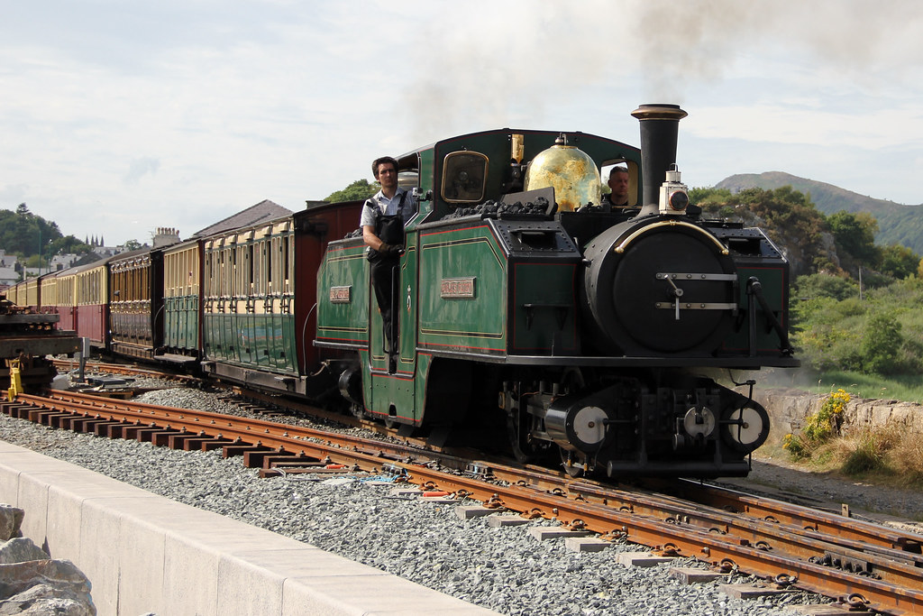 Ffestiniog Railway steam locomotive 11 "Earl of Merioneth" The Cob, Porthmadog. Wednesday 24 July 2013.