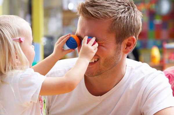 dad-playing-with-toddler-daughter